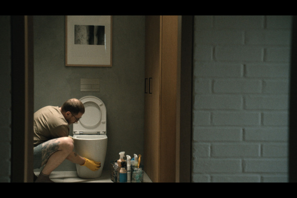 A scene from HOW TO DIVORCE DURING THE WAR, a film by Andrius Blaževičius. A Zeitgeist Films release in association with Kino Lorber.