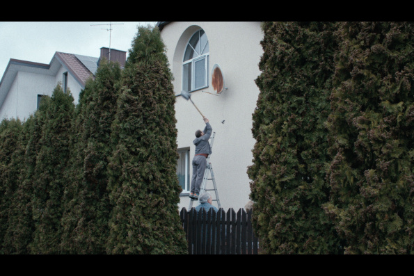 A scene from HOW TO DIVORCE DURING THE WAR, a film by Andrius Blaževičius. A Zeitgeist Films release in association with Kino Lorber.