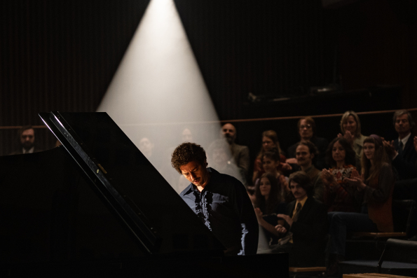 John Magaro as Keith Jarrett in Köln 75, a film by Ido Fluk. A Zeitegist Films release in association with Kino Lorber.