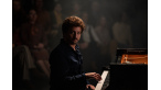 John Magaro as Keith Jarrett in Köln 75, a film by Ido Fluk. A Zeitegist Films release in association with Kino Lorber.