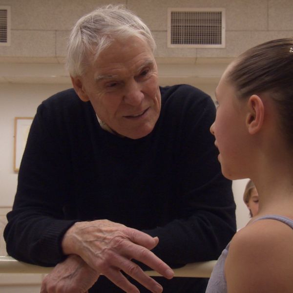 Jacques d'Amboise talks to a young student (2015) as seen in In Balanchine's Classroom. A film by Connie Hochman. A Zeitgeist Films release in association with Kino Lorber.